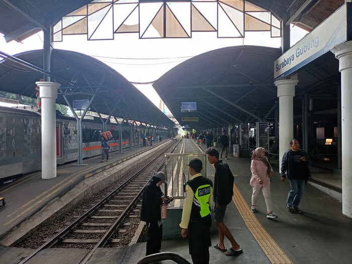 212.734 Penumpang Gunakan KA Selama Long Weekend Hari Raya Waisak di Daop 8 Surabaya. Foto: viralsumsel.com