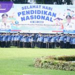 Irup Hardiknas, Sekda Sumsel Edward Candra Bacakan Amanat Tertulis Mendikdasmen RI. Foto : viralsumsel.com /win