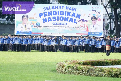 Irup Hardiknas, Sekda Sumsel Edward Candra Bacakan Amanat Tertulis Mendikdasmen RI. Foto : viralsumsel.com /win