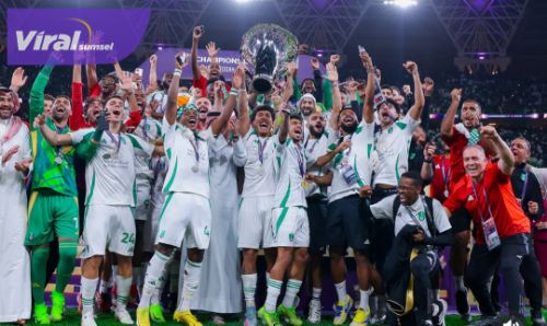 Al Ahli Juara Liga Champions Asia! Firmino Ciptakan Dua Assist dalam Kemenangan 2-0 atas Kawasaki Frontale. Foto : igalahli