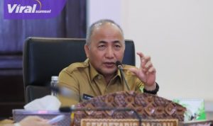 Sekretaris Daerah Kabupaten Muba, Dr. Drs. H. Apriyadi, M.Si., saat memimpin rapat bersama Tim TPP dan perangkat daerah terkait di Ruang Rapat Sekda, Senin (5/5/2025). Foto : viralsumsel.com /dev