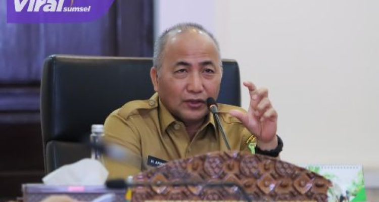 Sekretaris Daerah Kabupaten Muba, Dr. Drs. H. Apriyadi, M.Si., saat memimpin rapat bersama Tim TPP dan perangkat daerah terkait di Ruang Rapat Sekda, Senin (5/5/2025). Foto : viralsumsel.com /dev