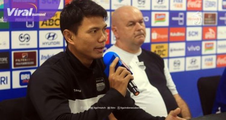 Achmad Jufriyanto: Legenda Hidup yang Kembali Persembahkan Gelar untuk Persib. Foto : lib