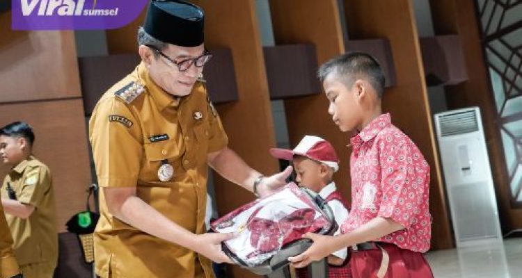 9.534 Siswa SD dan SMP di Muba Terima Bantuan Seragam Gratis! Foto : viralsumsel.com /dev