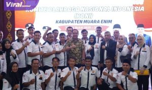 Wakil Gubernur Sumatera Selatan (Sumsel) H. Cik Ujang hadir langsung pada pengukuhan pengurus KONI Kabupaten Muara Enim masa bakti 2025-2029 di Balai Agung Serasan Sekundang Kabupaten Muara Enim, Rabu (7/5/2025). Foto : viralsumsel.com /win