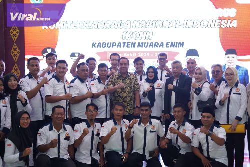 Wakil Gubernur Sumatera Selatan (Sumsel) H. Cik Ujang hadir langsung pada pengukuhan pengurus KONI Kabupaten Muara Enim masa bakti 2025-2029 di Balai Agung Serasan Sekundang Kabupaten Muara Enim, Rabu (7/5/2025). Foto : viralsumsel.com /win
