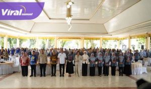 Tim Penggerak Pemberdayaan dan Kesejahteraan Keluarga (TP PKK) Kabupaten Ogan Komering Ilir (OKI) menggelar seminar pelatihan public speaking dan grooming (tata busana) sebagai bentuk pengembangan diri bagi seluruh pengurus PKK kecamatan agar mampu menjadi contoh serta teladan di lingkungan masyarakat. Foto : viralsumsel.com /win