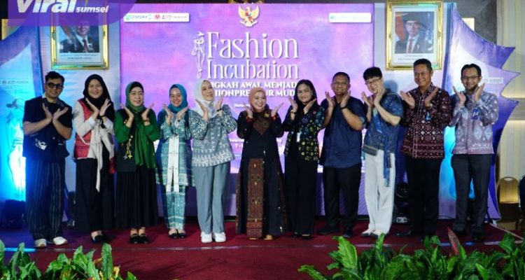 Feby Deru Kembangkan Kreatifitas Anak Muda Melalui Gelaran Fashion Incubation. Foto : viralsumsel.com /win
