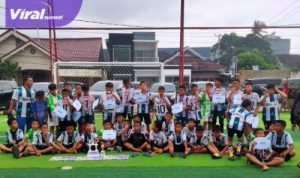 Enam Pemain SSB PSS Antar SDN 135 Palembang Juarai Turnamen Antar Sekolah Se-Kota Palembang. Foto : viralsumsel.com /asa