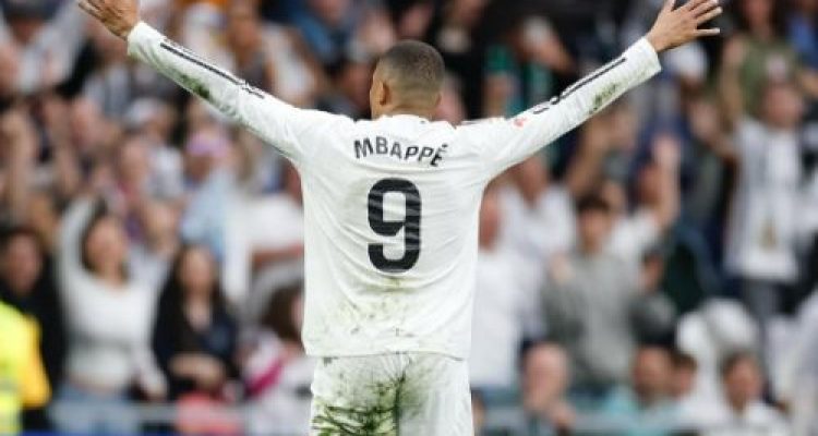 Striker Real Madrid Kylian Mbappé selebrasi usai cetal gol ke gawang Barcelona. Foto : igmbape