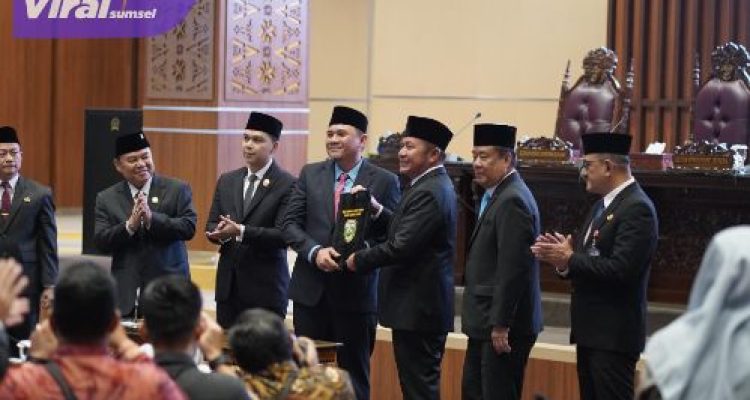 Rapat Paripurna XIII DPRD Sumsel: Gubernur dan DPRD Sumsel Sepakat Rancangan Awal RPJMD 2025–2029. Foto : viralsumsel.com / ril