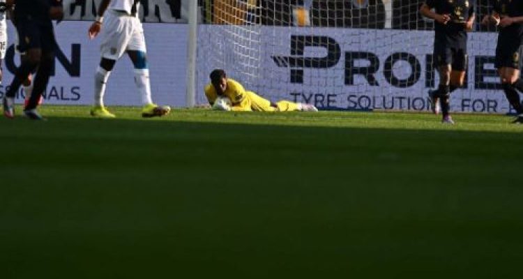 Scudetto Serie A Ditentukan Hingga Pekan Terakhir, Zion Suzuki Jadi Tembok Kokoh Parma Ketika Imbangi Napoli. Foto : ig