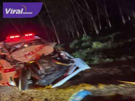 Gerak Cepat Pemkab Muba Selamatkan Sopir, Perawat, dan Pasien Ambulans RS Bayung Lencir Pasca Kecelakaan. Foto : viralsumsel.com /dev