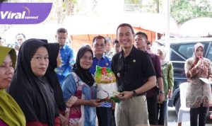 Kendalikan Inflasi Bupati OKI Muchendi Ajak Masyarakat Beli Beras "Kajang'. Foto : viralsumsel.com /ril