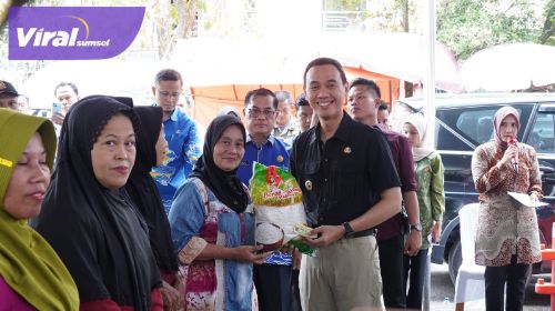 Kendalikan Inflasi Bupati OKI Muchendi Ajak Masyarakat Beli Beras "Kajang'. Foto : viralsumsel.com /ril