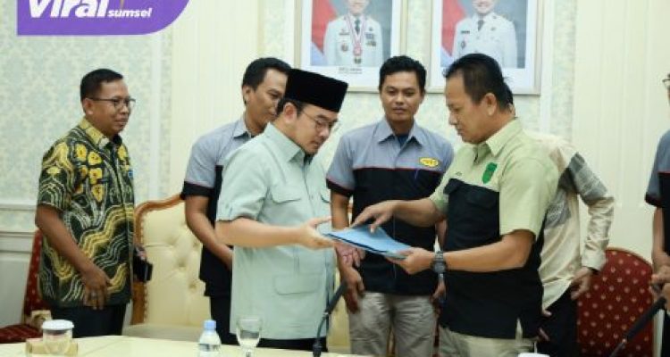 Wakil Wali Kota Palembang, Prima Salam menerima audiensi dari Honda Maestro Riders Club (HMRC) Chapter Palembang di Ruang Rapat II, Setda Kota Palembang, Jumat (23/5/2025). Foto : viralsumsel.com /nto