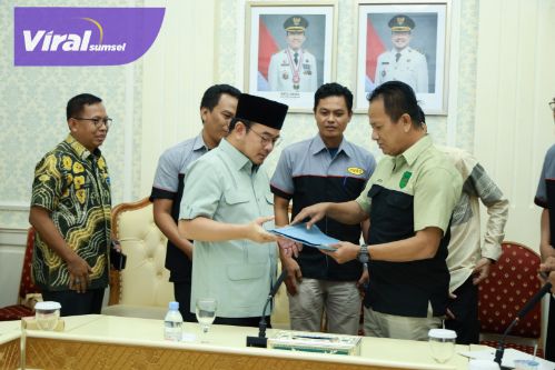 Wakil Wali Kota Palembang, Prima Salam menerima audiensi dari Honda Maestro Riders Club (HMRC) Chapter Palembang di Ruang Rapat II, Setda Kota Palembang, Jumat (23/5/2025). Foto : viralsumsel.com /nto
