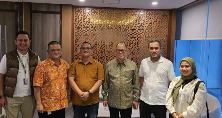Jajaran Direksi & Komisaris Parto.id bersama Direksi PT Blue Bird Tbk. Foto: viralsumsel.com