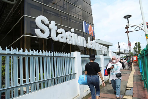 KAI Daop 1 Jakarta Lakukan Berhenti Luar Biasa (BLB) di Stasiun Jatinegara untuk Sejumlah KA Jarak Jauh pada 20 Mei 2025. Foto: viralsumsel.com