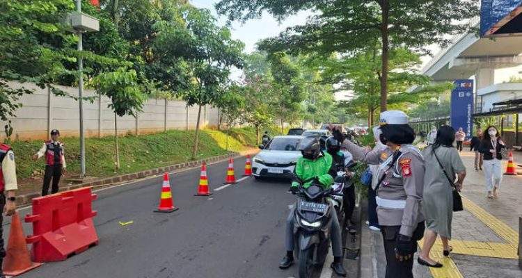 KAI Gandeng Kepolisian guna Atasi Kemacetan di Kawasan Stasiun Harjamukti. Foto: viralsumsel.com