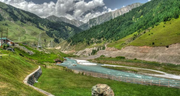 Kashmir Lembah Indah yang Mengisahkan Luka Warga Sipil. Foto: viralsumsel.com
