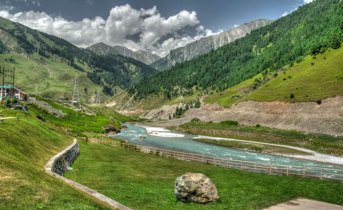 Kashmir Lembah Indah yang Mengisahkan Luka Warga Sipil. Foto: viralsumsel.com