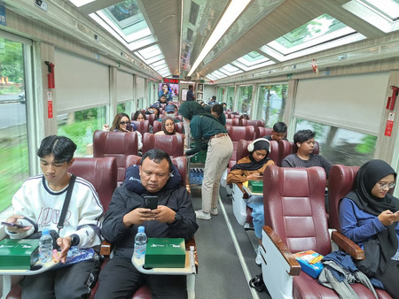Kereta Panoramic. Foto : viralsumsel.com