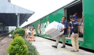 PT KAI Daop 1 Jakarta Terus Tingkatkan Layanan Angkutan Barang di Lintas Jawa. Foto: viralsumsel.com