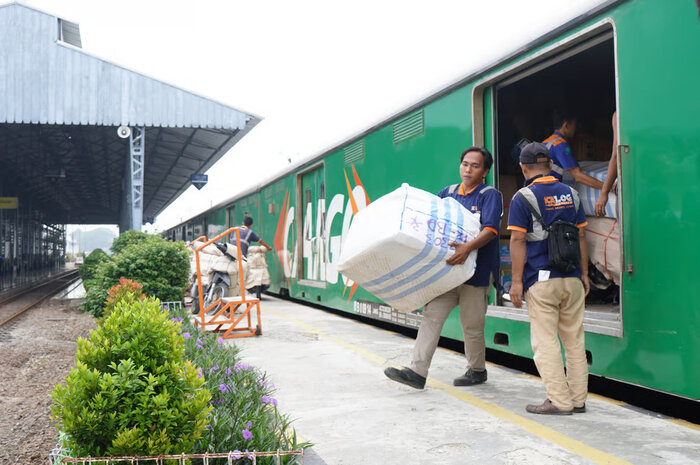 PT KAI Daop 1 Jakarta Terus Tingkatkan Layanan Angkutan Barang di Lintas Jawa. Foto: viralsumsel.com