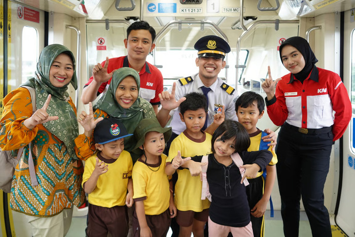 Partisipasi Wujudkan Pendidikan Bermutu, KAI Rutin Lakukan Edutrain di LRT Jabodebek. Foto: viralsumsel.com