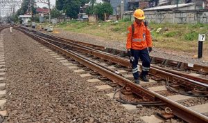 Peran Krusial Petugas Pemeriksa Jalur di Tengah Meningkatnya Jumlah Perjalanan KAl. Foto : viralsumsel.com