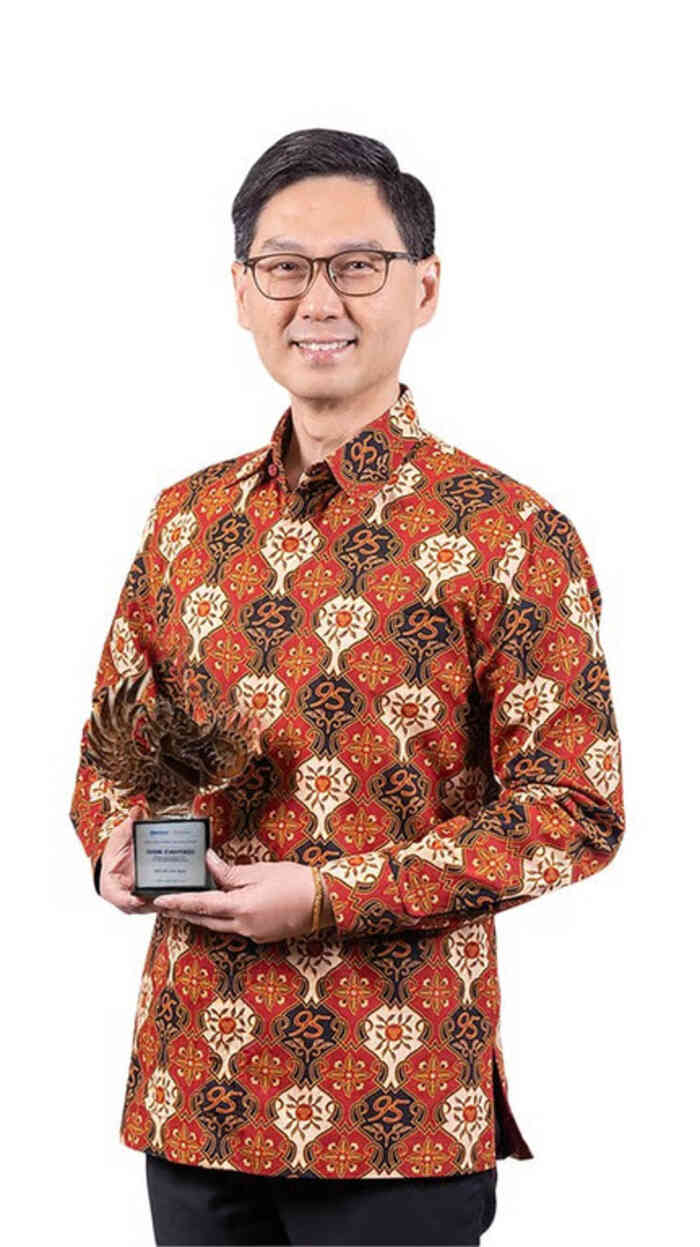Presdir Sampoerna Ivan Cahyadi Dinobatkan sebagai CEO of the Year. Foto : viralsumsel.com