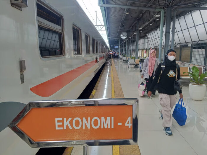 Tepat Waktu dan Terjangkau: OTP Keberangkatan KAI Capai 99,38%, Kedatangan 95,96% hingga April 2025. Foto : viralsumsel.com