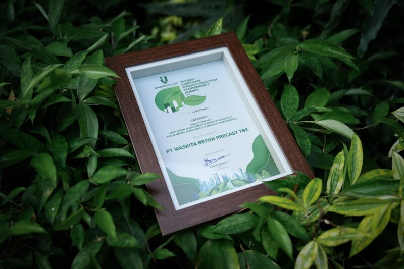 WSBP Terima Penghargaan pada The Best Corporate Emmision Reduction Transparency Awards 2025. Foto: viralsumsel.com