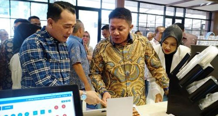 Gubernur Herman Deru Hadiri Grand Opening Cabang Baru Kedai Kopi Rumah Loer Palembang. Foto : viralsumsel.com /win