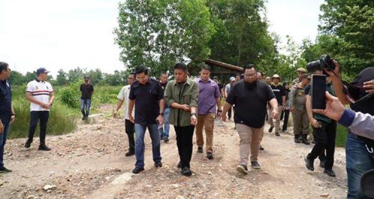 Gubernur Herman Deru Tinjau Lintasan Drag Race dan Road Race JSC Jakabaring. Foto : viralsumsel.com /win