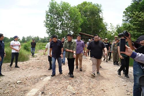Gubernur Herman Deru Tinjau Lintasan Drag Race dan Road Race JSC Jakabaring. Foto : viralsumsel.com /win