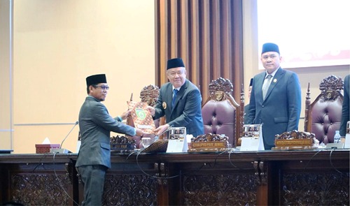 Rapat Paripurna XI DPRD Sumsel Agenda Penyampaian Laporan Hasil Pembahasan dan Penilaian Pansus-pansus DPRD TerhadapLKPJ Gubernur Sumsel Tahun Anggaran 2024. Foto : viralsumsel.com /ril