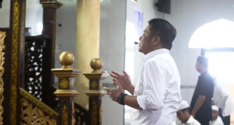 Gubernur Sumsel Herman Deru Puji Kebersihan Masjid Al-Ikmal Bukit Kecil Palembang. Foto : viralsumsel.com /win