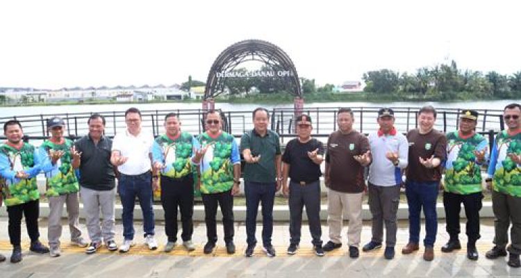 Cegah Bencana Hidrometeorologis, Wagub Cik Ujang Dorong Gerakan Tanam Pohon. Foto : viralsumsel.com /win