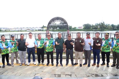 Cegah Bencana Hidrometeorologis, Wagub Cik Ujang Dorong Gerakan Tanam Pohon. Foto : viralsumsel.com /win
