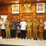 Ratu Dewa Kunjungi Rektor Unsri, Kolaborasikan Masalah Kampung Tematik. Foto : viralsumsel.com /nto