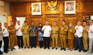 Ratu Dewa Kunjungi Rektor Unsri, Kolaborasikan Masalah Kampung Tematik. Foto : viralsumsel.com /nto