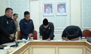 Kabel Optik Semrawut Segera Ditertibkan, Pemkot Palembang Teken PKS dengan APJATEL Sumsel. Foto : viralsumsel.com /win