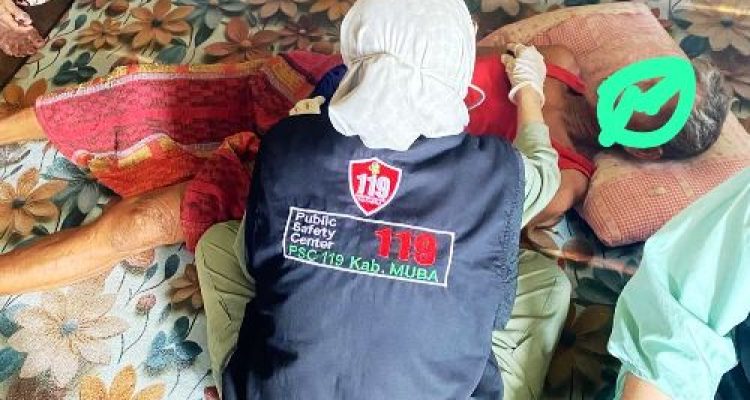 Kolaborasi Petugas layanan 112 dan 119 Musi Banyuasin: Pelayanan Kesehatan Terdepan untuk Warga Muba. Foto : viralsumsel.com /dev