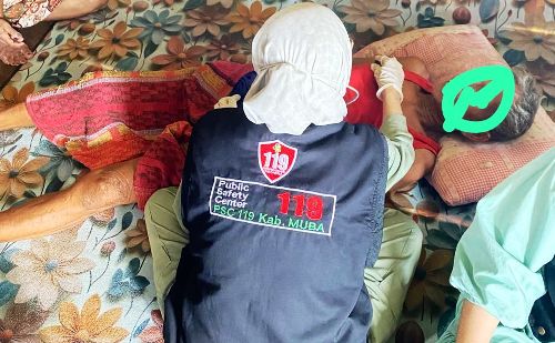 Kolaborasi Petugas layanan 112 dan 119 Musi Banyuasin: Pelayanan Kesehatan Terdepan untuk Warga Muba. Foto : viralsumsel.com /dev
