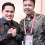 Direktur Olahraga PT Sriwijaya Optimis Mandiri (SOM), Anggoro Prajesta Bersama Ketua Umum PSSI Erick Thohir. Foto : ist