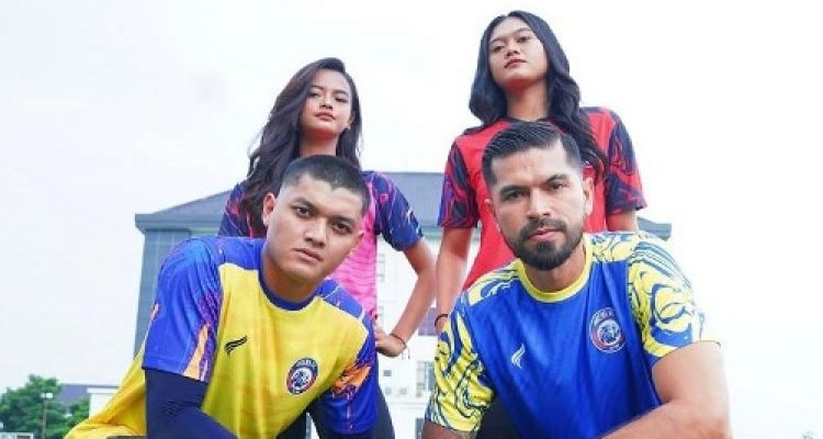 Arema FC Hadirkan Kejutan: Jersey Baru Tanpa Perilisan, Langsung Tampil di Piala Presiden. Foto : viralsumsel.com /lib