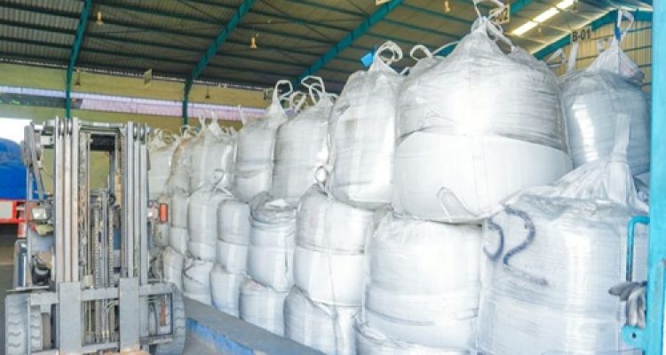 Dorong Industri EV, Pelindo Solusi Logistik Tangani Distribusi Bahan Baku Baterai ke KEK Kendal. Foto : viralsumsel.com /vritimes
