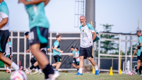 Persebaya Surabaya Fokus Pemusatan Latihan di GBT, Coach Edu Optimistis Bangun Tim Ideal Persebaya Surabaya Fokus Pemusatan Latihan di GBT, Coach Edu Optimistis Bangun Tim Ideal